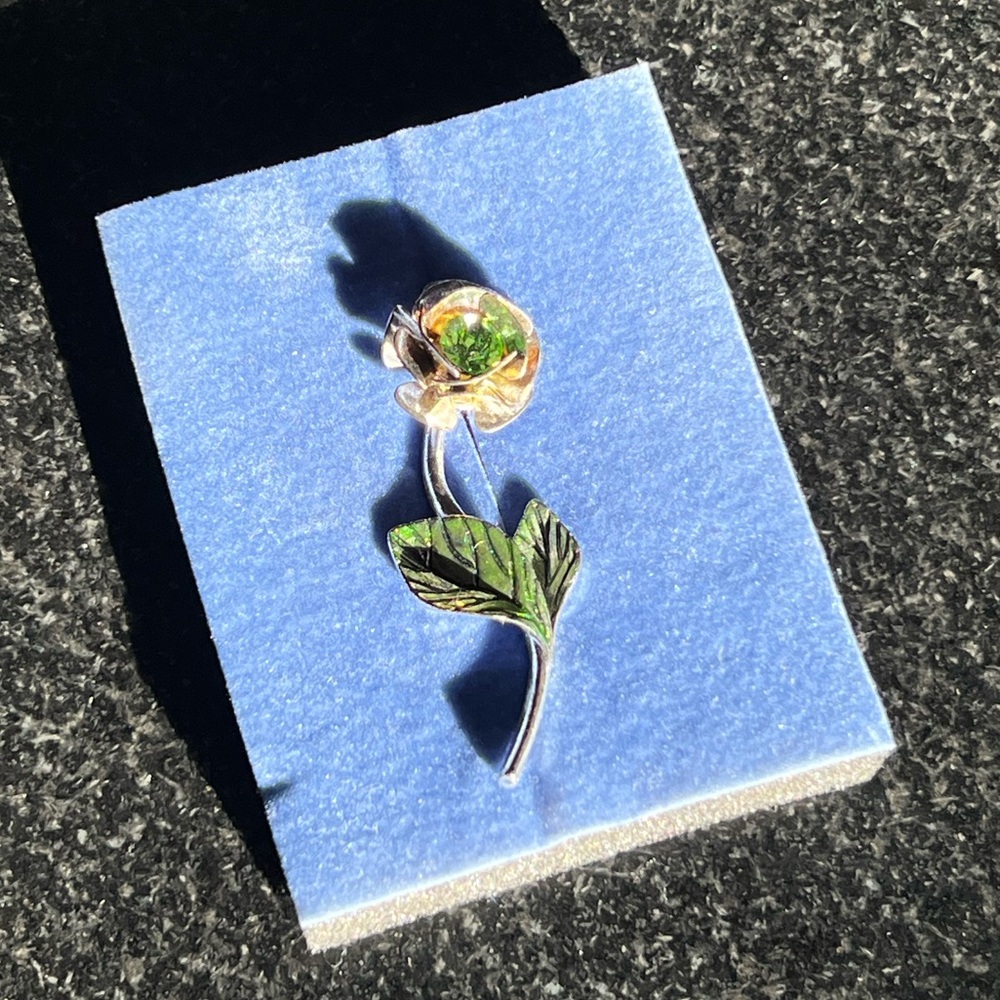Vintage Avon Marked Silvertone Flower Brooch w/ Peridot Colored Stone
